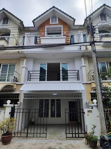PB3548 ขายทาวน์โฮมส์ 3 ชั้น ซอยรามอินทรา 45 หมู่บ้าน สิทธารมย์ บ้านมีที่จอดรถเยอะไม่มีปัญหาเรื่องที่จอดรถแน่นอน 