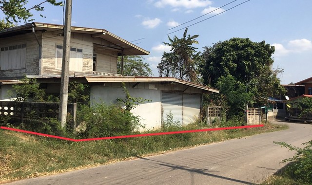 รายละเอียดเพิ่มเติมCode ID : PKK02-15160ราคาขาย     1,007,000 บาท- ขนาดพื้นที่ :  137 ตร.ว (1 งาน / 37 ตร.ว)- พื้นที่ใช้สอย :  182.50 ตร.ม- จำนวนห้อง :   1 ห้องนอน 1 ห้องน้ำ- จอดรถ :    1-2 คัน- บ้านครึ่งตึกครึ่งไม้ :     2 ชั้น- บ้านครึ่งตึกครึ่งไม้หันทางทิศ :- อายุอาคาร :    24 ปีพิกัดทรัพย์ :       https://maps.app.goo.gl/2q2heywhd3c7DnoA7สถานที่ใกล้เคียง- ใกล้โลตัส โก เฟรช สว่างแดนดิน- ใกล้วัดท่าวารีวนาราม- ใกล้โรงเรียนบ้านต้ายนาคูณวิทยา- ใกล้วัดป่