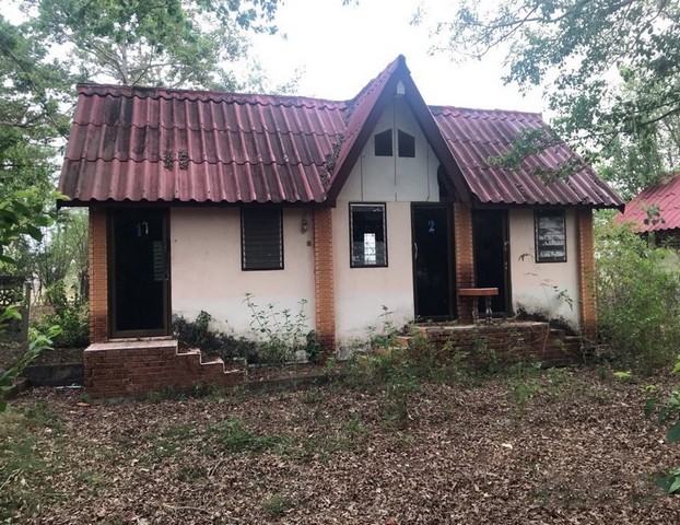 รายละเอียดเพิ่มเติมCode ID : PKK02-14901ราคาขาย     1,897,000 บาท- ขนาดพื้นที่ :  835 ตร.ว (2 ไร่ / 35 ตร.ว)- พื้นที่ใช้สอย :    36 ตร.ม- จำนวนห้อง :   2 ห้องนอน 2 ห้องน้ำ- จอดรถ :    1-2 คัน- บ้านเดี่ยว :     1 ชั้น- บ้านเดี่ยวหันทางทิศ :- อายุอาคาร :    14 ปีพิกัดทรัพย์ :       https://maps.app.goo.gl/hagWP1ubwK5KdpYd6สถานที่ใกล้เคียง- ใกล้ตลาดสดเทศบาลดอนเขือง- ใกล้โรงเรียนอนุบาลจุฬาลักษณ์- ใกล้วัดโพธาราม- ใกล้วัดป่ามงคลธรรมมาวาสสอบถามเพิ่มเติม/นั�