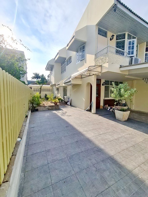  ปุณณวิถี 30-38 19,998B-M BTS อุดมสุข ให้เช่าทาวน์โฮมใหญ่มาก 2ชั้น 40ตรว. 230ตรม.4นอน 3น้ำ 3จอดรถ 3แอร์ BTS Udomsuk Punnawithi 30-38  Townhome Largest for rent 2 floors 40sq.wa. 230sq.m. 19,998B-M 4bed 3bath 3parking 3A/C.ซ.ปุณณวิถี30-38 ถ.สุขุมวิท แขวงบางจาก เขตพระโขนง กรุงเทพมหานคร 102604 ห้องนอน1 ห้องนั่งเล่น1 ห้องครัว3 ห้องน้ำ3 จอดรถ3 แอร์1 ปั๊มน้ำมีอีกหลังในแถวนี้  31 ตรว. แต่เต็มพื้นที่สถานที่ใกล้เคียงโรงเรียนพระกุมารเยซูวิทยา( 1 กม .)โรงเรียนวชิรธรรมสาธิต ( 2 กม 