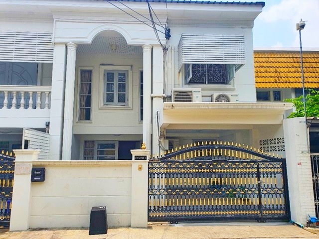 เซนทรัลบางนา ให้เช่า ทาวน์โฮมใหญ่มาก 2ชั้นพระกุมารเยซูวิทยา BTS ปุณณวิถี30-40 31ตรว 16,999-17,999 B-M 4นอน 2น้ำ แอร์3 the Holy Infant Jesus School BTS Punnawithi30-40 Central Bangna For Rent Biggest Townhome 2 Stories 31Sq.wa 16,999-17,999 B-M 4Bed 2Toliet 3Air แขวง บางจาก เขตพระโขนง กรุงเทพมหานคร 102604 ห้องนอน2ห้องน้ำ แอร์3-ใกล้bts -ห้างสรรพสินค้า -เซนทรัลบางนา -ซีค่อนสแควร์ -พาราไดซ์พาร์ค -เข้าออกได้หลายทางโรงเรียนพระกุมารเยซูวิทยา( 1 กม .)โรงเรียนวชิรธรรมสาธิต ( 2 กม .)BTS ปุณณวิ