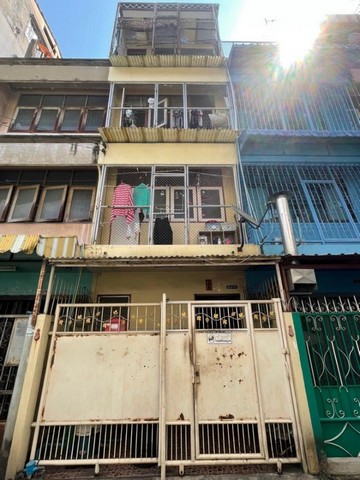 BD0774Shop House For Sale :  Rama 6ขายอาคารพาณิชย์  :  พระราม 6ที่ตั้งทรัพย์  :  ถนนพระราม 6 ซอย 19 แขวงถนนเพชรบุรี เขตราชเทวี กรุงเทพมหานคร 10400Sale   : 5,200,000 THB AREA :    13   sq.w.   200  sq.m.TYPE   :  10 Bedroom   4 Bathroom  4 Floorsรายละเอียดทรัพย์อาคารพาณิชย์พร้อมผู้เช่า 1 คูหา 4 ชั้นบรรยากาศเงียบสงบและส่วนตัวมากสถานที่สำคัญใกล้เคียงตลาดโบ๊เบ๊, โลตัส พระราม 1โรงเรียนราชวินิต มัธยมโรงพยาบาลมิชชั่นPlease contact me for more information and pictures.0646654666 Khun.Kreing ( เกรียง )0801532451