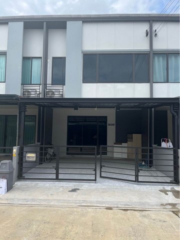 รหัส# TO878 ให้เช่าทาวน์โฮม 2 ชั้น โครงการพลีโน่ บางนา-วงแหวน ใกล้ เมกะบางนา เฟอร์พร้อมอยู่ *** ราคาเช่า 20,000 บาท/เดือน *** ราคาเช่า 22,000 บาท/เดือน สำหรับผู้เลี้ยงสัตว์  ทาวน์โฮม 2 ชั้น พลีโน่ บางนา-วงแหวน ใกล้ เมกะบางนา เนื้อที่ 18 ตร.วา พื้นที่ใช้สอย 107 ตร.ม. - 2 ห้องนอน ( 1 ห้องนอนใหญ่ 1 ห้องว่าง)- 1 ห้องโฮมเทียเตอร์- 2 ห้องน้ำ - 1 ห้องครัวบิ้วเต็ม + เตาแก๊ส - ที่จอดรถ 2 คัน- เฟอร์ บิ้วอิน ตามใน�