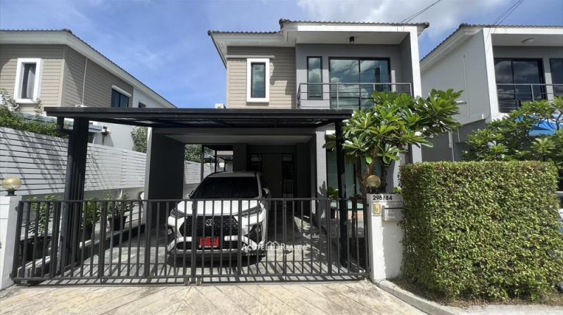 รายละเอียด:- บ้านเดี่ยว 2 ชั้น- พื้นที่ใช้สอย 141 ตร.ม.- 3 ห้องนอน 2 ห้องน้ำ- เฟอร์นิเจอร์ Built in- ที่จอดรถ 2 คันสิ่งอำนวยความสะดวก:- สวนสาธารณะ- คลับเฮ้าส์- สระว่ายน้ำ- กล้องวงจรปิด (CCTV)- เจ้าหน้าที่ดูแลรักษาความปลอดภัย 24 ชั่วโมงโซน: เขตคลองสามวาสถานที่ใกล้เคียง:- โรงเรียนสาธิตพัฒนา- สำนักงานเขตคลองสามวา- โรงพยาบาลนพรัตน์- ตลาดใหม่พระยาสุเรนทร์- ซาฟารีเวิลด์- Fashion Island รามอินทรา- Th