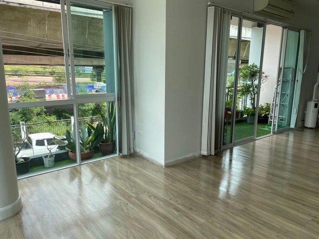 ให้เช่าโฮมออฟฟิศหมู่บ้านชวนชื่นโมดัส ซ.แจ้งวัฒนะ-ปากเกร็ด 41 ใกล้จุดขึ้น-ลงทางด่วน  ใกล้Central แจ้งวัฒนะ   หลังมุม มีพื้นที่ด้านข้างจัดสวน