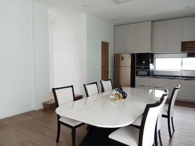 PT12 ขาย ให้เช่า บ้าน เดี่ยว 3 ชั้น โครงการ วีเว่ พระราม 9 VIVE Rama 9 ถนนกรุงเทพกรีฑา เขตสะพานสูง ใกล้ Brighton College ขนาด 80 ตรว. ราคาขาย 32,800,000 บาทราคาเช่า 250,000 บาท/เดือนติดต่อ คุณช่อผกา 0616198565 LINE 0616198565บ้านเดี่ยว 3 ชั้น โครงการวีเว่ พระราม 9 VIVE Rama 9 ถนนกรุงเทพกรีฑาเนื้อที่ดิน 80 ตารางวา พื้นที่ใช้สอย 380 ตารางเมตร3 ห้องนอน master best room 3 ห้องน้ำ1 ห้องนั่งเล่น 1 ครัวไทย1 ห้องนอนแม่บ้านพร้อมห้องน้ำ 3 ที่จอดรถสถา�