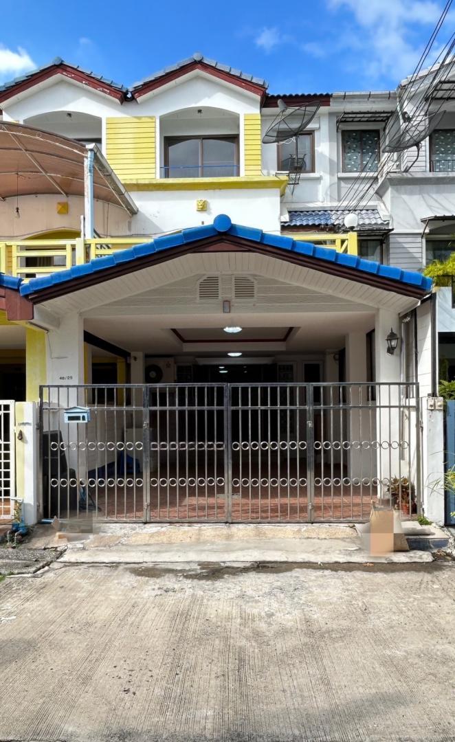 ให้เช่าทาวน์โฮม 3 ชั้น เนื้อที่ 24 ตารางวา 4 ห้องนอน 3 ห้องน้ำ โครงการบ้านกลางเมือง พระราม 9 ซอย43 ใกล้ห้างเดอะไนน์พระราม9