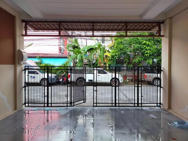 ให้เช่าโฮมออฟฟิศ 3 ชั้น เนื้อที่ 20 ตร.ว.  4 ห้องนอน 3 ห้องน้ำ  โครงการสุวินทวงศ์ รามคำแหงอาร์เคออฟฟิศพาร์ค รามอินทรา-รามคำแหง