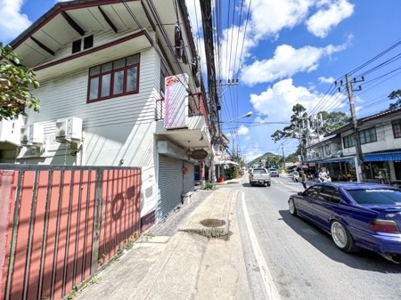 ตึกพาณิชย์ 2 คูหา ทำเลทอง ติดถนนคนเดินแม่น้ำ ว่างให้เช่า ต.แม่น้ำ อ.เกาะสมุย จ.สุราษฏร์ฯ