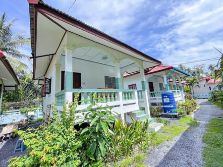 -For Rent: House 1 Bedroom 1 Bathroom Kitchen-If you are looking for a house that is affordable, quiet, and has a good atmosphere-Price For Rent 8,000 - 10,000  Baht/Month.Heres what you can expect:-Near Lamai Namuang Houa Tanon -Cozy House located in Lamai Koh Samui, Surat Thani-Fully Furnished-Free Wifi-Parking area.Dont miss this opportunity. Contact us today to schedule a viewing and learn more!Contact Information:   +6682-517-4959 (Khun Mod)              +6689-633-1978 (Khun Pan) LINE>https://line.me/ti/p/J_fLjq54v3.           #Houseforsale #Housesamui #suiteforrentkohsamui#Roomforrent #RoominKohSamui #AirconditioningroomSamui#monthlyaccommodationinKohSamui #ApartmentSamuin #Salerenthomesamui #Salehometalingngam#Homeforsaletalingngam #homesale#Hometalingngam  #homeinsamui