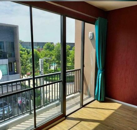 ให้เช่าทาวน์โฮม3ชั้น บ้านกลางเมือง วัชรพล มี 3ห้องนอน 3 ห้องน้ำ ใกล้ทางด่วนสุขาภิบาล5