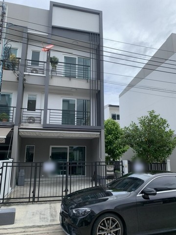 HU3852Town Home For Sale / Rent  :  Baan Klang Muang Suan Luangทาวน์โฮมขาย / ให้เช่า  :  บ้านกลางเมือง สวนหลวงที่ตั้ง :   ถนนเฉลิมพระเกียรติ ร. 9 แขวงดอกไม้ เขตประเวศ กรุงเทพมหานคร 10250Sale :  5,400,000 THB Rental :  25,000 THB / MonthAREA   :  28.00  sq.wa - sq.m.TYPE   :  3 Bedroom   3 Bathroom   3 stoeryรายละเอียดทรัพย์ทาวน์โฮมหลังมุม เฟอร์นิเจอร์ครบทุกห้อง มีสวนด้านข้างปลูกต้นไม้ เลี้ยงสัตว์ได้ ถนนเมนหน้าบ้าน12เมตร ใกล้สวนส่วนกลาง สถานที่สำคัญใกล้เคียงเมกา บางนาอิเกีย บางน