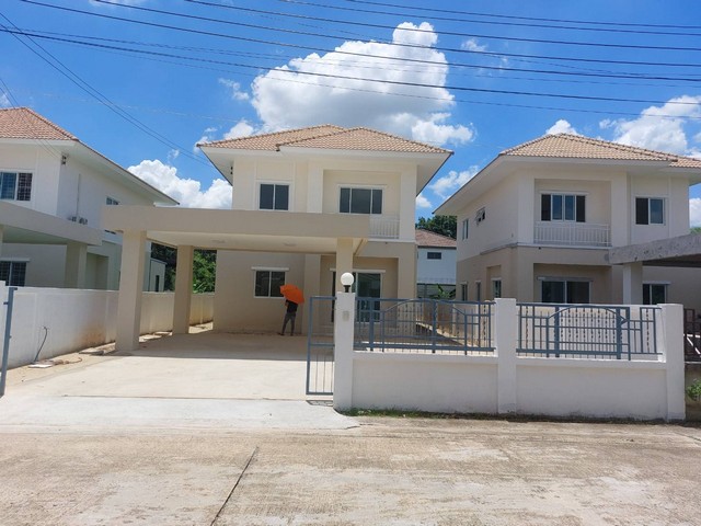 HU3844Detached House For Sale  :  Burirom Ramintra-Safari Worldขายบ้านเดี่ยว  :  บ้านบุรีรมย์ รามอินทรา-ซาฟารีเวิลด์ที่ตั้ง :   ซอยเลียบคลองสอง 23 แขวงสามวาตะวันตก เขตคลองสามวา กรุงเทพมหานคร 10510Sale :  5,398,000 THB AREA   :  71.7  sq.wa - sq.m.TYPE   :  3 Bedroom   2 Bathroom   2 stoeryรายละเอียดทรัพย์ฟรี ปูหญ้า+จัดสวนสถานที่สำคัญใกล้เคียงแจ๊ส กรีน วิลเลจโลตัส เลียบคลองสองซาฟารีเวิลด์โรงเรียนสาธิตพัฒนาโรงพยาบาลสินแพทย์ รามอินทราพิกัดทรัพย์ : 村莊位置https://goo.gl/maps/a