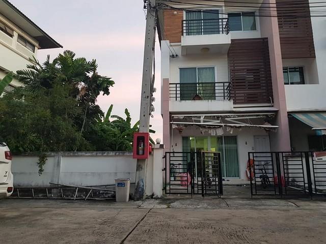 ให้เช่าทาวน์โฮม หลังมุมโครงการ  มาย เพลส อ่อนนุช 17 แยก16 จำนวน 3 ชั้น 60 ตร.วา พื้นที่ใช้สอย 158 ตรม. 3 ห้องนอน 3ห้องน้ำ 