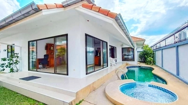  เฟอร์ครบ พร้อมอยู่ 99ตรว. 335ตรม.บ้านเช่าพูลวิลล่า ในพัทยา หาดจอมเทียน 44,998B-M 3นอน 3น้ำ 2จอดรถ 5แอร์pool villa for rent in Pattaya Jomtien Beach fully furnished ready to move in 99sq.wa 335sq.m. 44,998B-M 3bed 3bath 2parking 5A/C.หาดจอมเทียน บุณย์กัญจนา ถ.ชัยพฤกษ์ เมืองพัทยา อำเภอบางละมุง ชลบุรี 201503 ห้องนอน 3 ห้องน้ำ1 ห้องนั่งเล่น1 ห้องครัว2 จอดรถ5 แอร์สระน้ำส่วนตัว เด็ก และผู้ใหญ่สถานที่ใกล้เคียงหาดจอมเทียนหาดดงตาลตลาดน้ำ 4 ภาค ( 2 กม .)บิ๊กซี ซูเปอร์เซ็