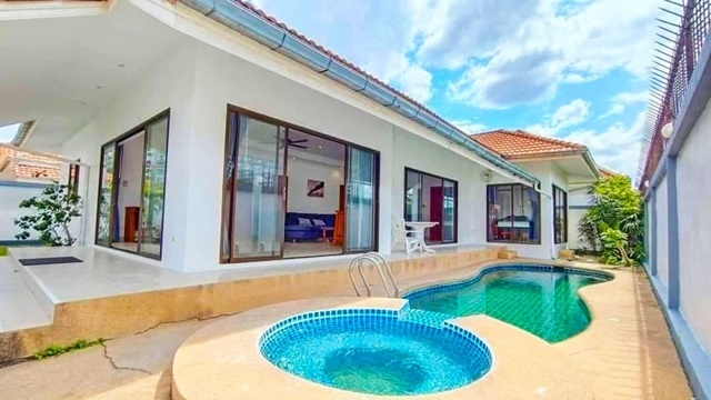  เฟอร์ครบ พร้อมอยู่ 98ตรว.หาดจอมเทียน บ้านเช่าพูลวิลล่า ในพัทยา 340ตรม. 44,999B-M 3นอน 3น้ำ 2จอดรถ 5แอร์Jomtien Beach pool villa for rent in Pattaya fully furnished ready to move in 98sq.wa 340sq.m. 44,999B-M 3bed 3bath 2parking 5A/C.หาดจอมเทียน บุณย์กัญจนา ถ.ชัยพฤกษ์ เมืองพัทยา อำเภอบางละมุง ชลบุรี 201503 ห้องนอน 3 ห้องน้ำ1 ห้องนั่งเล่น1 ห้องครัว2 จอดรถ5 แอร์สระน้ำส่วนตัว เด็ก และผู้ใหญ่สถานที่ใกล้เคียงหาดจอมเทียนหาดดงตาลตลาดน้ำ 4 ภาค ( 2 กม .)บิ๊กซี ซูเปอร์เซ็