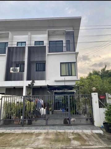 ให้เช่า ทาวน์โฮม เฉลิมพระเกียรติ บ้านนอกโครงการณ์ ใกล้รถไฟฟ้าสีเหลือง สถานีศรีอุดม แอร์พอร์ตลิงค์