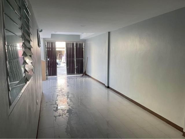 PB3565 ให้เช่าทาวน์โฮม 3 ชั้น รีโนเวทใหม่ ซอย ลาดพร้าว 87  หรือ ลาดพร้าว 101 โครงการเมอริท เพลส ใกล้ MRTลาดพร้าว 101