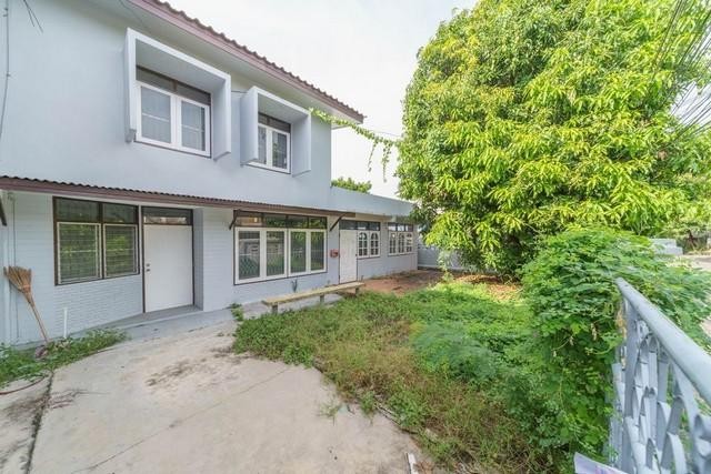 PB3563 ให้เช่าบ้านเดี่ยว 2 ชั้น หมู่บ้าน นักกีฬาแหลมทอง กรุงเทพกรีฑา แขวงทับช้าง ใกล้ Airport link สถานี ทับช้างติดต่อ คุณบิว  081 252 3279 หรือ 061 619 8565ID line : 061 787 9691ราคาเช่า 30,000 บาทต่อเดือน ประกัน 2 เดือน ล่วงหน้า 1 เดือนบ้านเดี่ยว 2 ชั้น หมู่บ้าน นักกีฬาแหลมทอง กรุงเทพกรีฑาขนาดที่ดิน: 56 ตารางวา พื้นที่ใช้สอย 150 ตรม.จำนวน 4 ห้องนอน 1 ห้องน้ำ 1 ห้องรับแขก 1 ห้องครัว 4 ที่จอดรถสถานที่ใกล้เคียง- รร.นานา