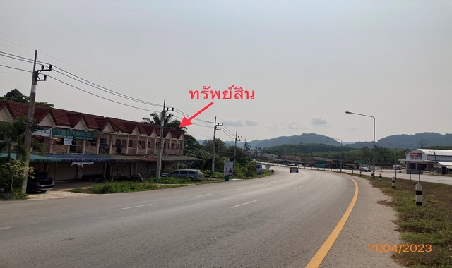 ขายอาคารพาณิชย์ใกล้ โรงพยาบาลพนม อำเภอพนม จังหวัดสุราษฎร์ธานี PKK04-04923