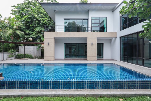 ให้เช่าบ้านเดี่ยว2ชั้นพร้อมสระว่ายน้ำส่วนตัว ย่านศูนย์วิจัย เลียบด่วน พระราม9 เอกมัย ใกล้เลียบด่วน เอกมัย ทองหล่อ เพชรบุรีราคาเช่า 250,000 บาท / เดือน (สัญญาขั้นต่ำ 2 ปี ประกัน 2 เดือน ล่วงหน้า 1 เดือน )ที่ตั้ง ถนนประดิษฐ์มนูญธรมมม ใกล้ซอยศูนย์วิจัย14 แขวง บางกะปิ เขตห้วยขวาง กรุงเทพมหานคร 10310ติดต่อ : คุณภัสพงณ์ 063-409-8164Line : deedaa23เนื้อที่ 400 ตารางวา พื้นที่ใช้สอย 600 ตร.ม. จำนวน 2 ชั้�