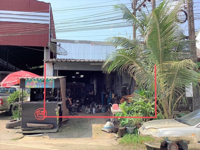 รายละเอียดเพิ่มเติมCode ID : PKK02-15190ราคาขาย         2,978,000 บาท- ขนาดพื้นที่ :   93 ตร.ว - พื้นที่ใช้สอย :    242 ตร.ม- จำนวนห้อง :  3 ห้องนอน 2 ห้องน้ำ- ที่จอดรถ :      1-2 คัน- บ้านเดี่ยว :        1 ชั้น- บ้านเดี่ยวหันทางทิศ : -- อายุอาคาร :    20 ปีพิกัดทรัพย์ :   https://maps.app.goo.gl/4Z68JPJABdghCUtm9สถานที่ใกล้เคียง- ใกล้มินิบิ๊กซี สาขาศรีตรัง จ.กระบี่- ใกล้ตลาดเกษตรกรจังหวัดกระบี่- ใกล้โลตัส กระบี่ - ใกล้บิ๊กซี ซูเปอร์เซ็นเตอร์ สาขา กระ�