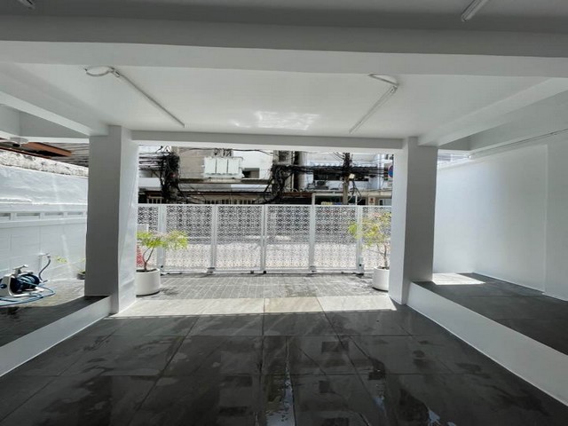 PO85 ขาย อาคาร ใกล้ม หาวิทยาลัย หอการค้าไทย วิภาวดีรังสิต เขตดินแดง เหมาะซื้อทำธุรกิจ ตึกรีโนเวทใหม่ทั้งหลัง