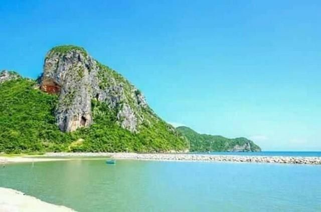 ขายที่ดิน 83 ตร.ว. ย่านคลองวาน ประจวบคีรีขันธ์ พร้อมบ้านริมทะเล เดินลงหาดได้เลย วิวหันหน้าออกทะเล ปลูกบ้านได้ ทำร้านอาหารได้ราคาขาย 14,000,000 บาทที่ตั้ง ตำบลคลองวาฬ อำเภอเมืองประจวบคีรีขันธ์ ประจวบคีรีขันธ์ติดต่อ : คุณภัสพงณ์ 063-409-8164Line : deedaa23เนื้อที่ 83 ตารางวาวิวหันหน้าออกทะเล ปลูกบ้านได้ ทำร้านอาหารได้ราคาขาย 14,000,000 บาทที่ตั้ง ตำบลคลองวาฬ อำเภอเมืองประจวบคีรีขันธ์ ป�