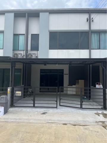 EPL-HR2862 ให้เช่าทาวน์โฮม 2 ชั้น ทำเลใกล้เมกะบางนา โครงการพลีโน่ บางนา-วงแหวน พื้นที่ใช้สอย 107 ตร.ม. 2 ห้องนอน 2 ห้องน้ำ เฟอร์พร้อมอยู่ เช่า 20,000 บาท: ติดต่อ : คุณ เอก  :  061-241 4954   &   083-017 9463   : Line Id : eak2325: กดลิ้งค์เพื่อเเอดไลน์ครับ :  https://line.me/ti/p/A6pc3MToug     :  https://line.me/ti/p/OLEY0bJTsV*** ราคาเช่า 20,000 บาท/เดือน (รวมค่าส่วนกลาง)* 22,000 บาท/เดือน สำหรับผู้เลี้ยงสัตว์  สัญญาเช่า 1 ปี ประกัน 2 เดือน ล่วงหน้า 1 เดือนที่ตั้ง : ถนน เลียบวง