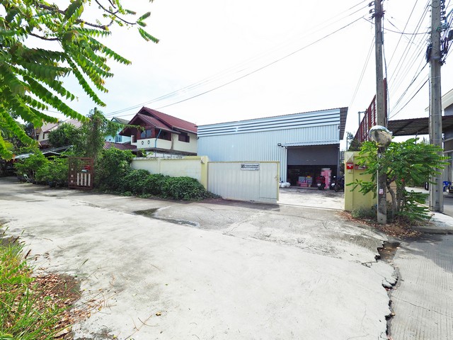 รหัสทรัพย์ 66065ที่ดินพร้อมโกดังเก็บสินค้า ซอยบางบอน 3  ( หลังมุม) พิกัดที่ตั้ง : ซอยบางบอน3 ซอย12  ถนนกาญนาภิเษก ตำบลหลักสอง อำเภอบางแค จังหวัด กรุงเทพฯ รายละเอียดทรัพย์ - ขนาดที่ดิน 100 ตารางวา พื้นที่โกดังประมาณ 187  ตารางเมตร- ที่ดินมีหน้ากว้าง 16 เมตร ลึก 25 เมตร - ภายในมีห้องเอนกประสงค์สามารถทำเป็นสำนักงาน หรือพักอาศัยได้จำนวน 3 ห้อง - มี 1 ห้องน้ำ - ติดตั้งไฟ 3 เฟส เครื่องป�