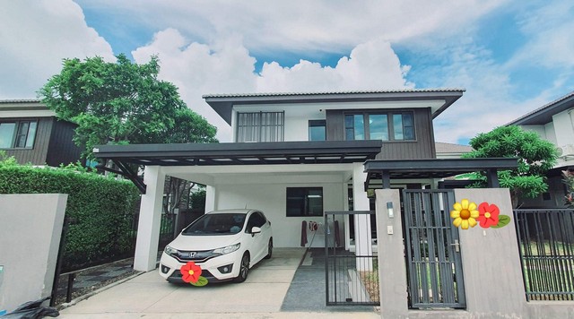 ให้เช่า มัณฑนา บางนา กม. 7 ใกล้ เมกาบางนา Pet friendlyReady to moveบ้าน 2 ชั้น พื้นที่ 65.9 ตร.วา.(172 ตร.ม.)4 ห้องนอน 3 ห้องน้ำ 1 ห้องต่อเติม (ของโครงการ)จอดรถ 2 คัน เลี้ยงสัตว์ได้แอร์ทั้งหลังประตูเลื่อนอัตโนมัติผ้าม่านกันแสง ตู้เย็น เตา+เครื่องดูดควัน เครื่องซักผ้าฝาหน้าพร้อมระบบรักษาความปลอดภัย และส่วนกลางครบสัญญาเช่าขั้นต่ำ 1 ปีมัดจำ 2 เดือน + ล่วงหน้า 1 เดือนราคาเช่า 70,000 บาท ต่อเดือนติ