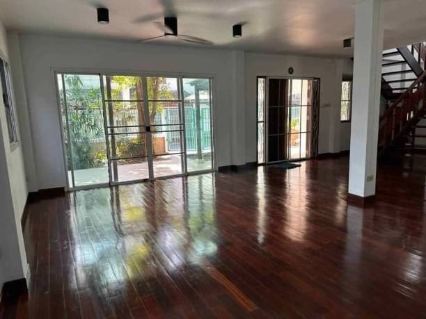 บ้านหลังใหญ่ ใจกลางเมืองเชียงใหม่ ให้เช่า 30,000 บาท/เดือน บ้าน 2 ชั้น สไตล์ล้านนาโมเดิร์น โซนช้างเผือก อำเภอเมือง ใกล้แยกข่วงสิงห์