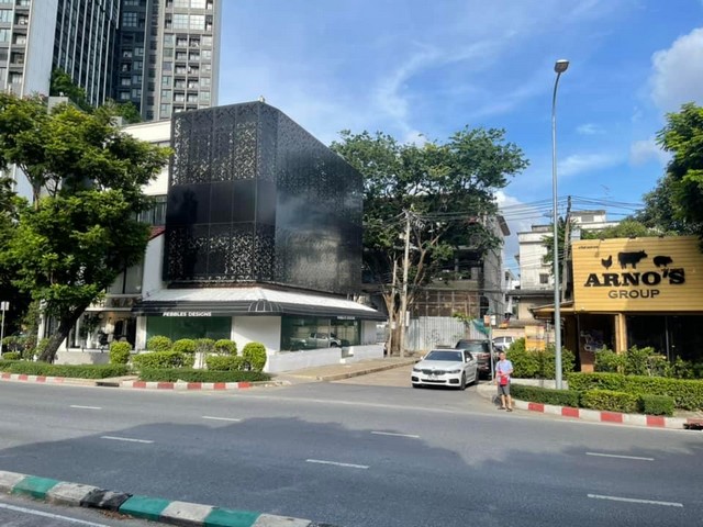 ให้เช่าอาคาร 3.5 ชั้น ติดถนนนราธิวาสราชนครินทร์ 25 ตรว พื้นที่ 400 ตร.ม เหมาะทำหน้าร้านโชวืสินค้า