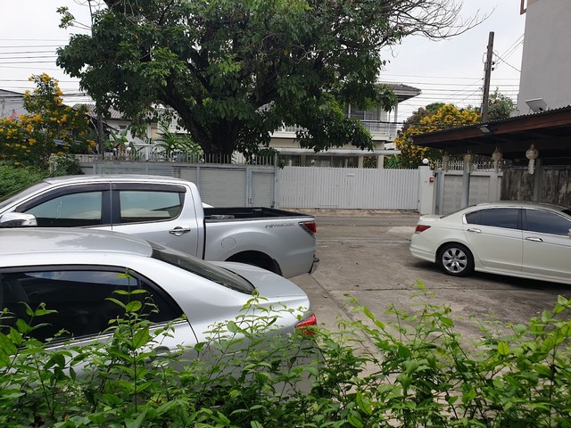 ให้เช่าบ้านพร้อมที่ดิน 173 ตารางวา พหลโยธิน32 (เสนานิคม1)  ห่างจาก BTS เสนานิคม 2 กม. เดินทางสะดวก