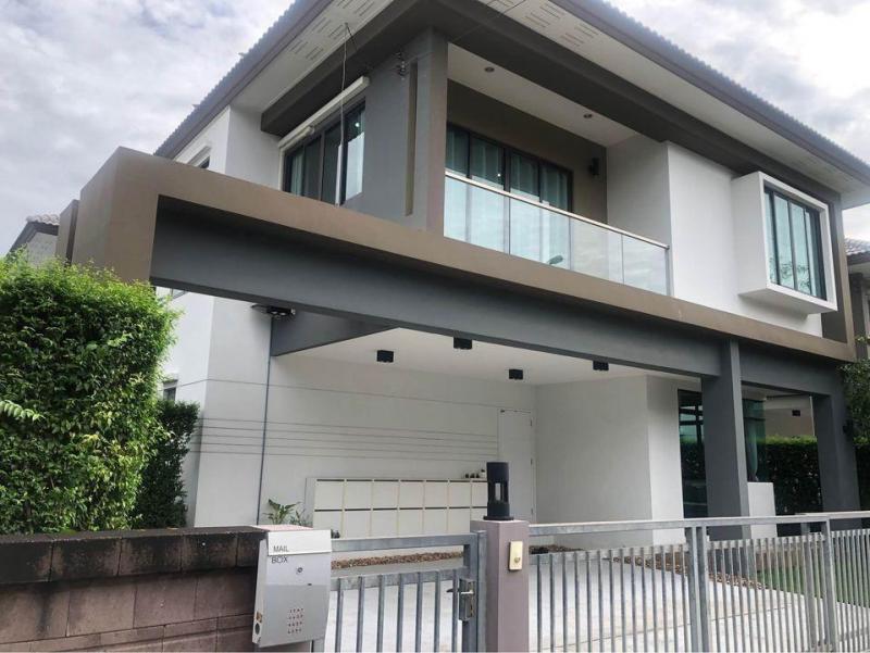 HR2881 ให้เช่าบ้านเดี่ยว 2ชั้น ใกล้สนามบินสุวรรณภูมิ ถนนสุขาภิบาล2 หมู่บ้านเอชเคปซีรีน บางนา-สุขาภิบาล2 มี 4 ห้องนอน 3ห้องน้ำ พื้นที่ใช้สอย 200 ตรม.พร้อมเฟอร์นิเจอร์และเครื่องใช้ไฟฟ้า เช่า 45,000 บาท : ติดต่อ : คุณ เอก  : 061-241 4954, 083-017 9463  : Line Id : eak2325: กดลิ้งค์เพื่อเเอดไลน์ครับ : https://line.me/ti/p/A6pc3MTougราคาเช่า 45,000 บาท ประกัน 2 ล่วงหน้า 1 ( เลี้ยงสัตว์ได้ )** บ้านว่างวันที่ 13 มกราคมนี้ **ที่ตั้ง ถ.สุขาภิบาล 2, 