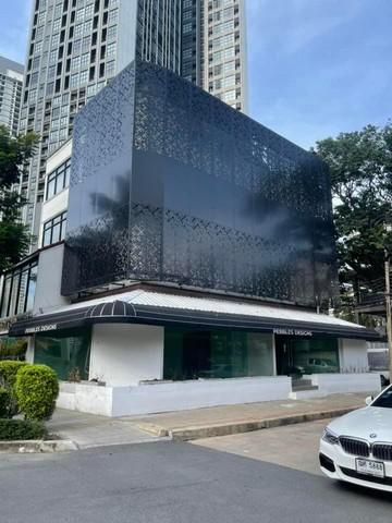 รหัส# TO906 ให้เช่าอาคารพาณิชย์ 3 ชั้นครึ่ง พื้นที่ประมาณ 500 ตรม. ติดถนนใหญ่ ซอยนราธิวาสราชนครินทร์15 ทำเลดี เหมาะทำโชว์รูม สำนักงาน คลินิค หรือหลายธุรกิจ *** ราคาเช่า 100,000 บาท/เดือน ต่อรองได้อาคารพาณิชย์ 3 ชั้นครึ่งติดถนนใหญ่ ซอยนราธิวาสราชนครินทร์ 15 เนื้อที่ 25 ตรว.3 ห้องนอน 3 ห้องน้ำกว้าง x ยาวโดยประมาณ 18*8 เมตร ประมาณ 144 ตรม./ชั้น พื้นที่รวมประมาณ 500 ตรม.ติดถนนใหญ่ นราธิวาสรา