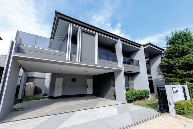 รหัส# TO905 ขายบ้านหรู 2 ชั้น 82.2 ตรว. โครงการเศรษฐสิริ กรุงเทพกรีฑา 2 แปลงติดสวน ตกแต่งบิ้วอินพร้อมอยู่ *** ราคาขาย 26.9 ล้านบาท (ลดจาก 29.9 ลบ)Setthasiri-Krungthep Kreetha 2 ประเภท : บ้านเดี่ยว 2 ชั้นขนาดที่ดิน : 82.20 ตรว.พื้นที่ใช้สอย : 273 ตรม.4 ห้องนอน 5 ห้องน้ำ 1 ห้องแม่บ้านจอดรถ : 3 คัน ทิศบ้าน : ใต้ความสูงจากพื้นถึงฝ้า 2.70 เมตรแปลงติดสวน บ้านพร้อมอยู่ ของแถมฟรี ! (มูลค่ารวมกว่า 4 ล้าน) - ตกแต่งภายใน บิ้วอิน ทั