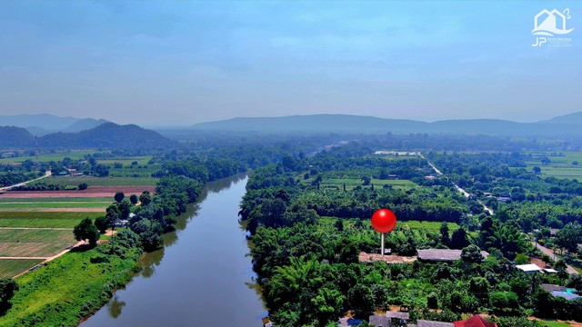 ขายที่ดินติดแม่น้ำแควน้อย เมืองกาญจนบุรี 3 ไร่ ด้านหน้าติดถนนลาดยาง บรรยากาศดี เหมาะสร้างบ้าน ทำการเกษตร ทำรีสอร์ท หรือซื้อเก็บไว้