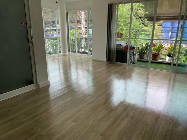 ให้เช่าทาวน์โฮม 3 ชั้น ใกล้เมืองทองธานี หมู่บ้านชวนชื่นโมดัส .4 ห้องนอน 4 ห้องน้ำ  ห้องทำงานใหญ่ 50, 80ตรม เนื้อที่ 50.5 ตรว.