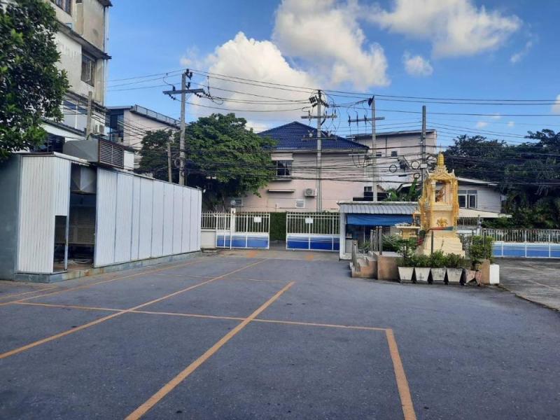 BR0035 ให้เช่าอาคารสำนักงาน ย่านรามอินทรา-วัชรพล บางเขน พื้นที่ใช้สอยทั้งหมด 2400 ตารางเมตร จอดรถได้ประมาณ 20-30 คัน แนวรถไฟฟ้าสายสีชมพู เช่า 190,000 บาท: ติดต่อ : คุณ เอก  :  061-241 4954   &   083-017 9463   : Line Id : eak2325: กดลิ้งค์เพื่อเเอดไลน์ครับ :  https://line.me/ti/p/A6pc3MToug     :  https://line.me/ti/p/OLEY0bJTsVราคาเช่า 190,000 บาทต่อเดือน ประกัน 2 เดือนจ่ายล่วงหน้า 1 เดือน สัญญา 1 ปีสถานที่ตั้งแขวงท่าแร้ง เขตบางเขน กรุงเทพมหานคร 10220 พื้นที่ทั้งหม