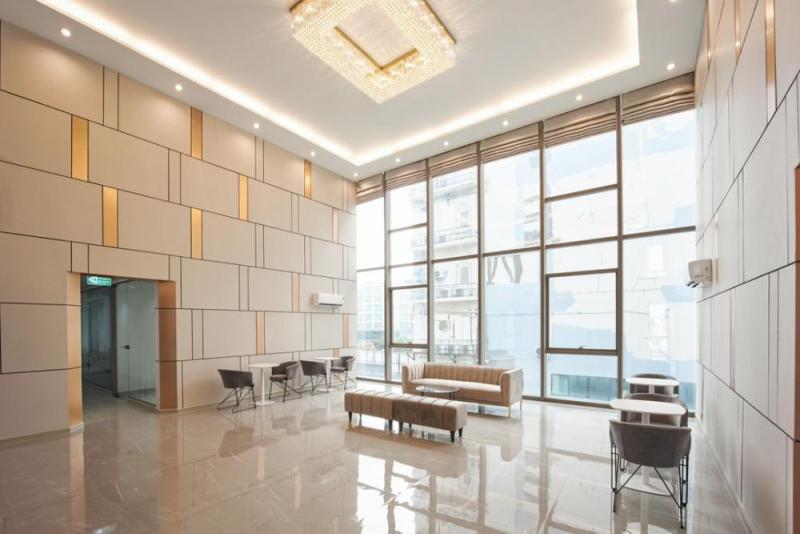 BR0034 ให้เช่าสำนักงานออฟฟิศ ถ. รัชดาภิเษก ใกล้สถานี  MRT สุทธิสาร พื้นที่ใช้สอย 1000 ตารางเมตร เช่า 480,000 บาท: ติดต่อ : คุณ เอก  :  061-241 4954   &   083-017 9463   : Line Id : eak2325: กดลิ้งค์เพื่อเเอดไลน์ครับ :  https://line.me/ti/p/A6pc3MToug     :  https://line.me/ti/p/OLEY0bJTsVราคาเช่า 480,000 บาทต่อเดือน ประกัน 2 เดือน จ่ายล่วงหน้า 1 เดือน สัญญา 1 ปีถ. รัชดาภิเษก แขวงสามเสนนอก เขตห้วยขวาง กรุงเทพมหานคร 10310 ชั้นที่ 3 พื้นที่ใช้สอย 1,000 ตร.ม.ตกแต่งแล้ว พร้อมกั้นห