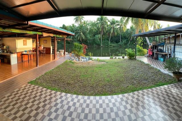 ขายบ้านเดี่ยว 1 ชั้น หน้าบ้านติดถนนเพชรเกษม  สามพราน มีท่าน้ำส่วนตัว 