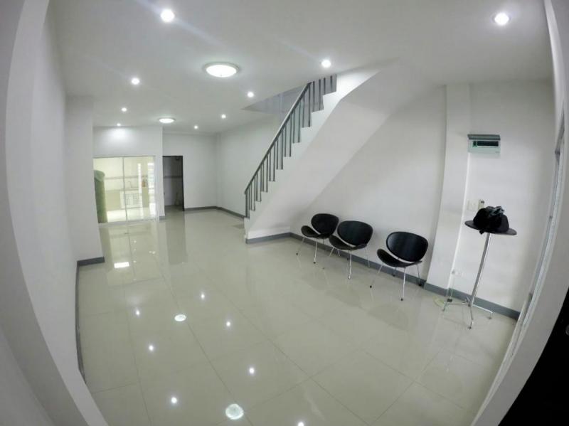 ให้เช่าทาวน์โฮม 4 ชั้น รวมชั้นดาดฟ้าหลังมุม สุขุมวิท65 ซ.ชัยพฤกษ์ พื้นที่ใช้สอย168 ตารางเมตร4 ห้องนอน 3 ห้องน้ำ แอร์ 3 ตัว