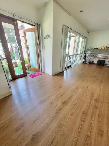 PB3574 ให้เช่าทาวน์โฮม 3 ชั้น ถนน แจ้งวัฒนะ หมู่บ้าน ชวนชื่นโมดัส ใกล้ เมืองทองธานี บ้านหลังริม มีพื้นที่ด้านข้างจัดสวน