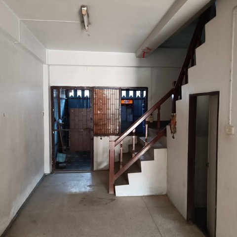 ให้เช่าอาคารพาณิชย์ 4 ชั้นครึ่ง 18 ตร.วา 8ห้อง  ต.ต้นมะม่วงอ.เมือง  จ.เพชรบุรี  ZW253