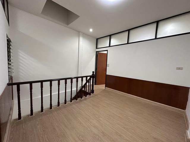 ให้เช่าทาวน์โฮม 2 ชั้น 3 ห้องนอน รัชดาซอย3 ใกล้ MRT พระราม9 ใกล้เซ็นทรัลพระราม 9 หลังฟอร์จูน