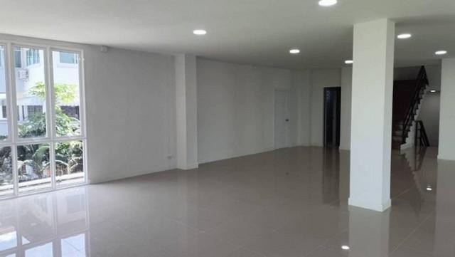 EPL-BR0033 ให้เช่าอาคาร 3 อาคาร ติดริมถนนใหญ่พระราม 3  บนที่ดิน 3 ไร่  พื้นที่อาคารทั้งหมดประมาณ 5,000 ตรม. ที่จอดรถ 80 คัน เหมาะทำสำนักงาน