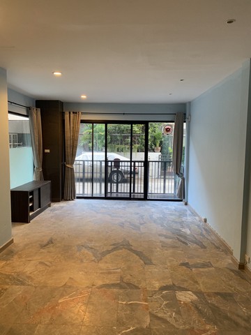 S2469 ให้เช่าทาวน์เฮาส์ 2 ชั้น ซอยธารารมณ์2 สุขุมวิท 55 ซอยทะลุเอกมัยซอย 19 ย่านทองหล่อ