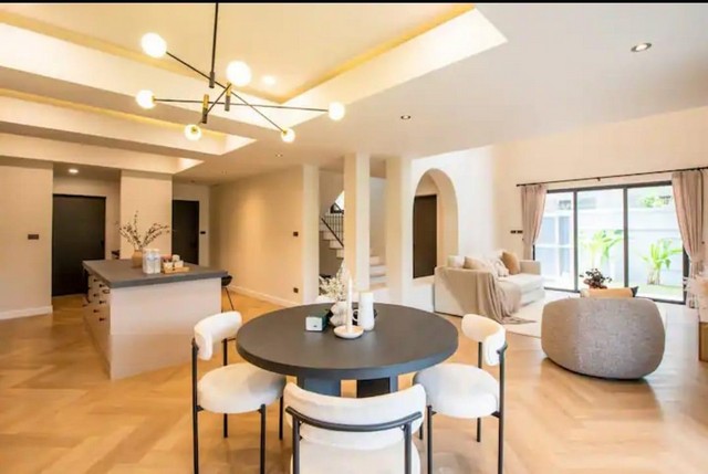 C4084 ขายหรือให้เช่าบ้านเดี่ยว 3 ชั้น ย่านสุขุมวิท71 ปรีดีพนมยงค์ 14 หลังมุม พร้อมเฟอร์นิเจอร์ ใกล้BTSเอกมัย ใกล้ทางด่วนเนื้อที่ 60 ตารางวา 3 ชั้น พื้นที่ใช้สอย 350 ตารางเมตร 3 ห้องนอน (ห้องนอนใหญ่มีตู้เสื้อผ้าแบบ ) walk in closet ) 4 ห้องน้ำ1 ห้องอเนกประสงค์ (สามารถเป็นห้องนอนหรือห้องทำงานได้) 1 ครัวฝรั่ง 1 ห้องแม่บ้าน+ห้องน้ำ จอดรถในบ้านได้ 2 คันสนใจนัดชมติดต่อ รหัสประกาศC4084คุณเฟลม  0638