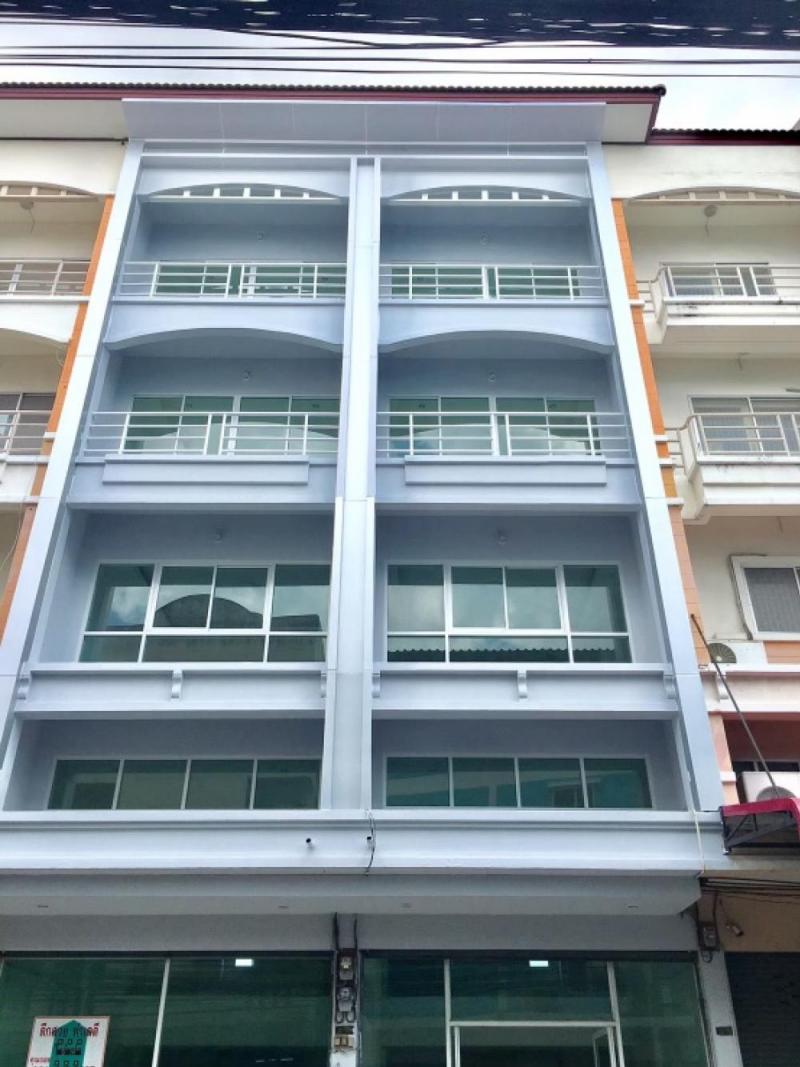 HR2844ให้เช่าอาคารพาณิชย์ 1 คูหา เนื้อที่ 16 ตารางวา  4 ห้องนอน 3 ห้องน้ำ ต สวนใหญ่  อ เมืองนนทบุรี จังหวัดนนทบุรีสนใจติดต่อคุณสามารถ 0918070863 ID line : samart863ตึกทำการปรับปรุงใหม่ สวยงามมาก ถนน พิบูลย์สงคราม ซอย พิบูลย์สงคราม22 1คูหา เนื้อที่ 16 ตารางวา กว้าง 4เมตร ลึก16เมตร 4ชั้น ครึ่ง  ห้องนอน4 ห้อง ห้องน้ำ3 ห้อง ห้องครัว1ห้องจากหน้าปากซอยถึงตึก ประมาณ 100เมตร มีที่จอดรถ เหมาะแก่การทำเป็น